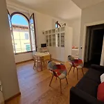 Five Roses Studio Flat