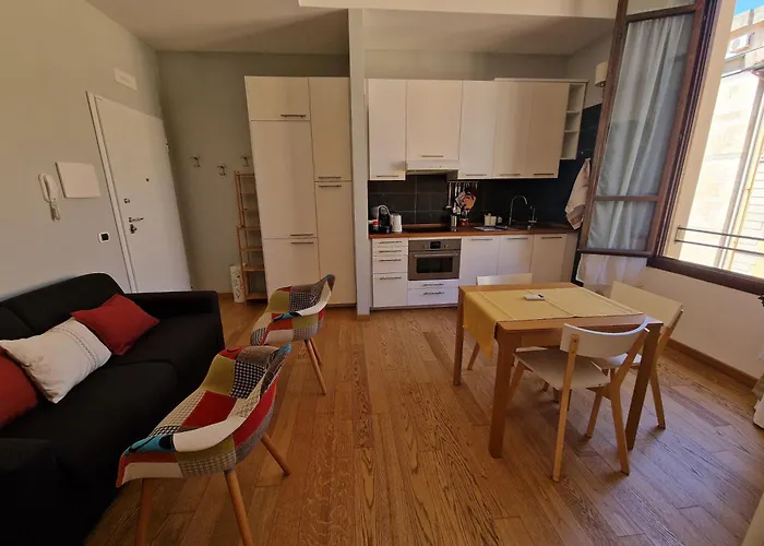 Five Roses Studio Flat