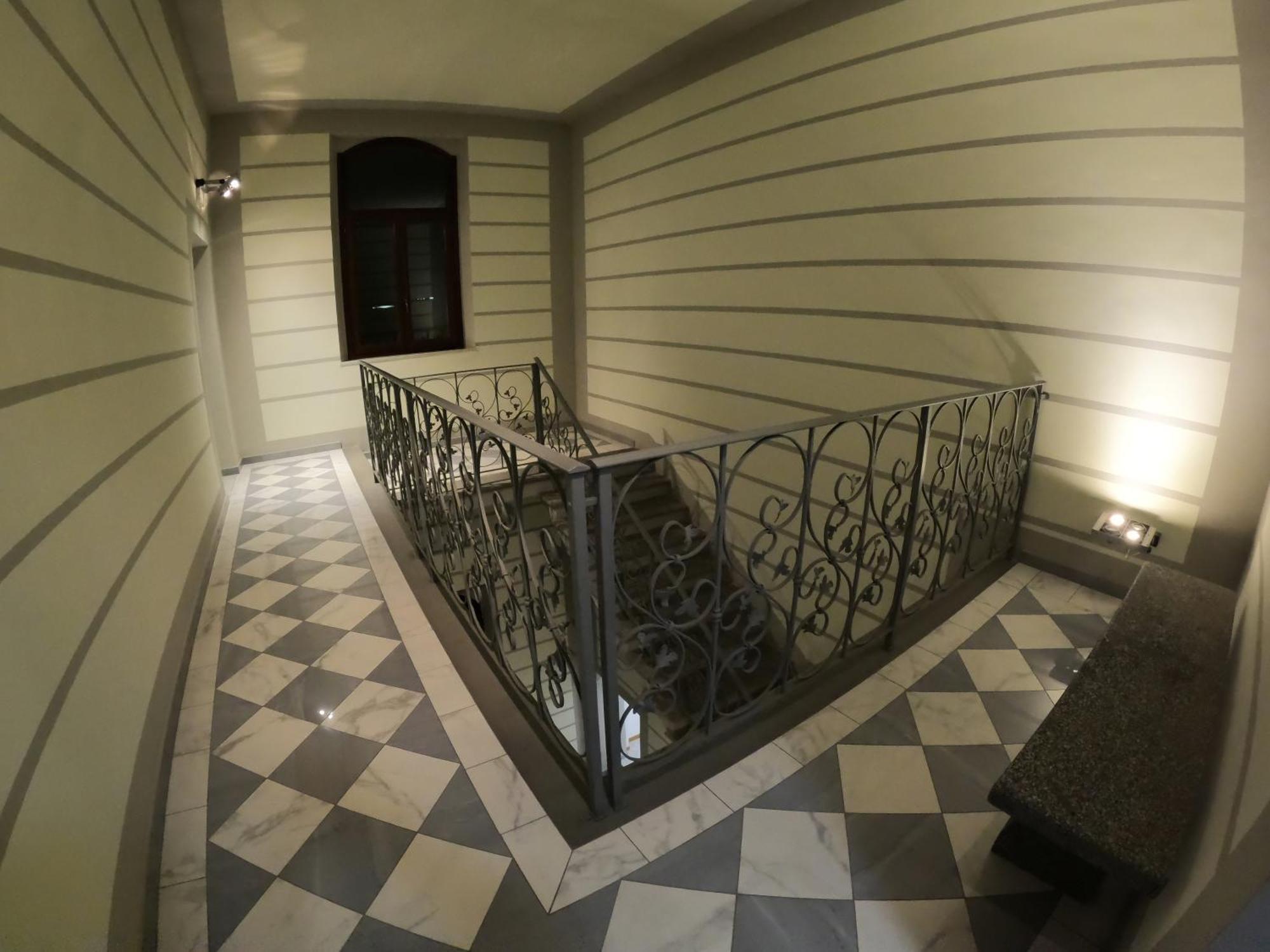 Five Roses Flat Pise